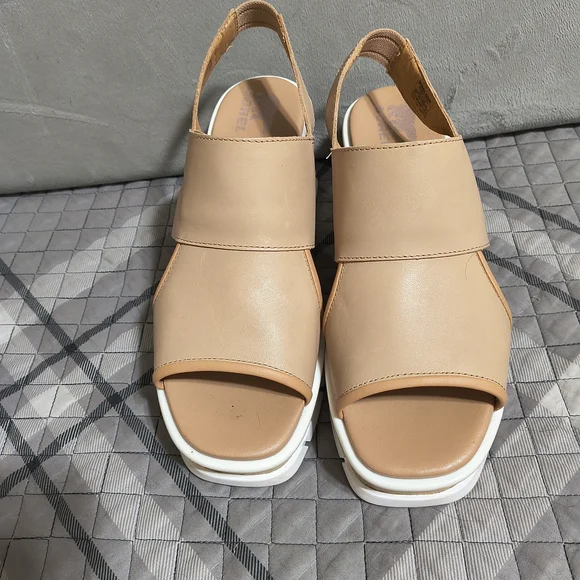 Sorel Women's Cream Slingback Sandals - Picture 1 of 4